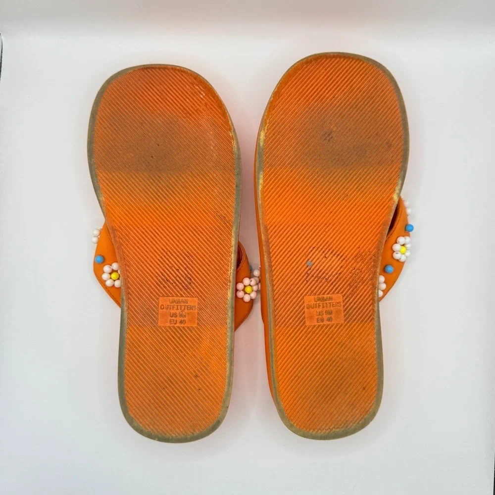 Urban Outfitters Orange Beaded Daisy Flip Flop Sandals Women’s Size 9 - Picture 4 of 6